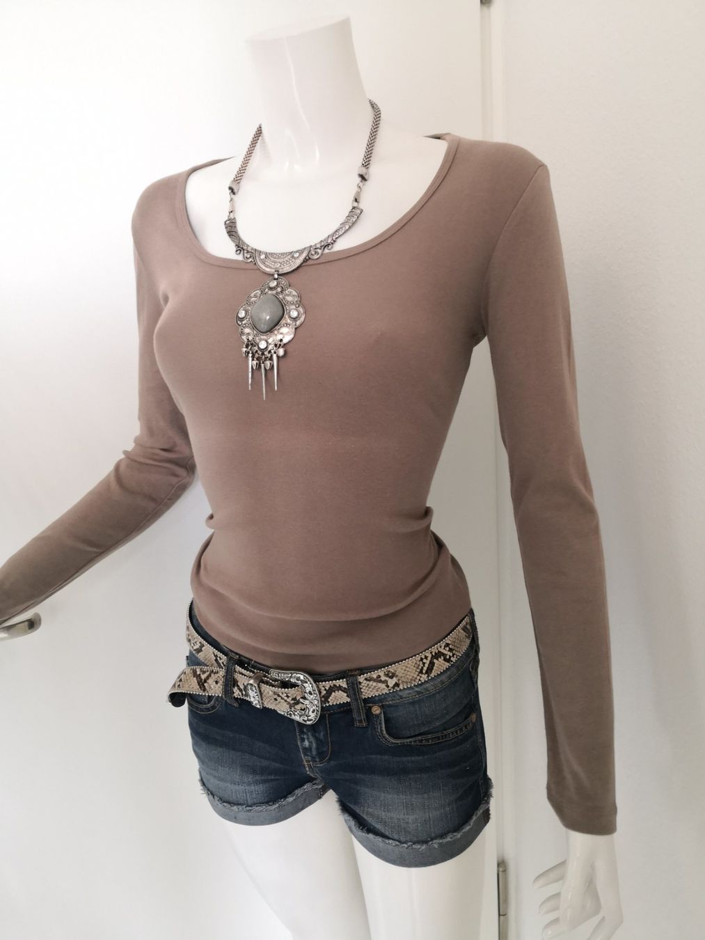 Mango T-shirt: 🤩MANGO LANGARM T-SHIRT BRAUN – Usato da Olten venduto da Naja-Twins-Twins 1