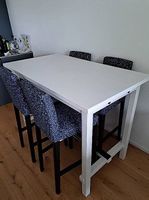 Table de bar + 4 chaises Ikea