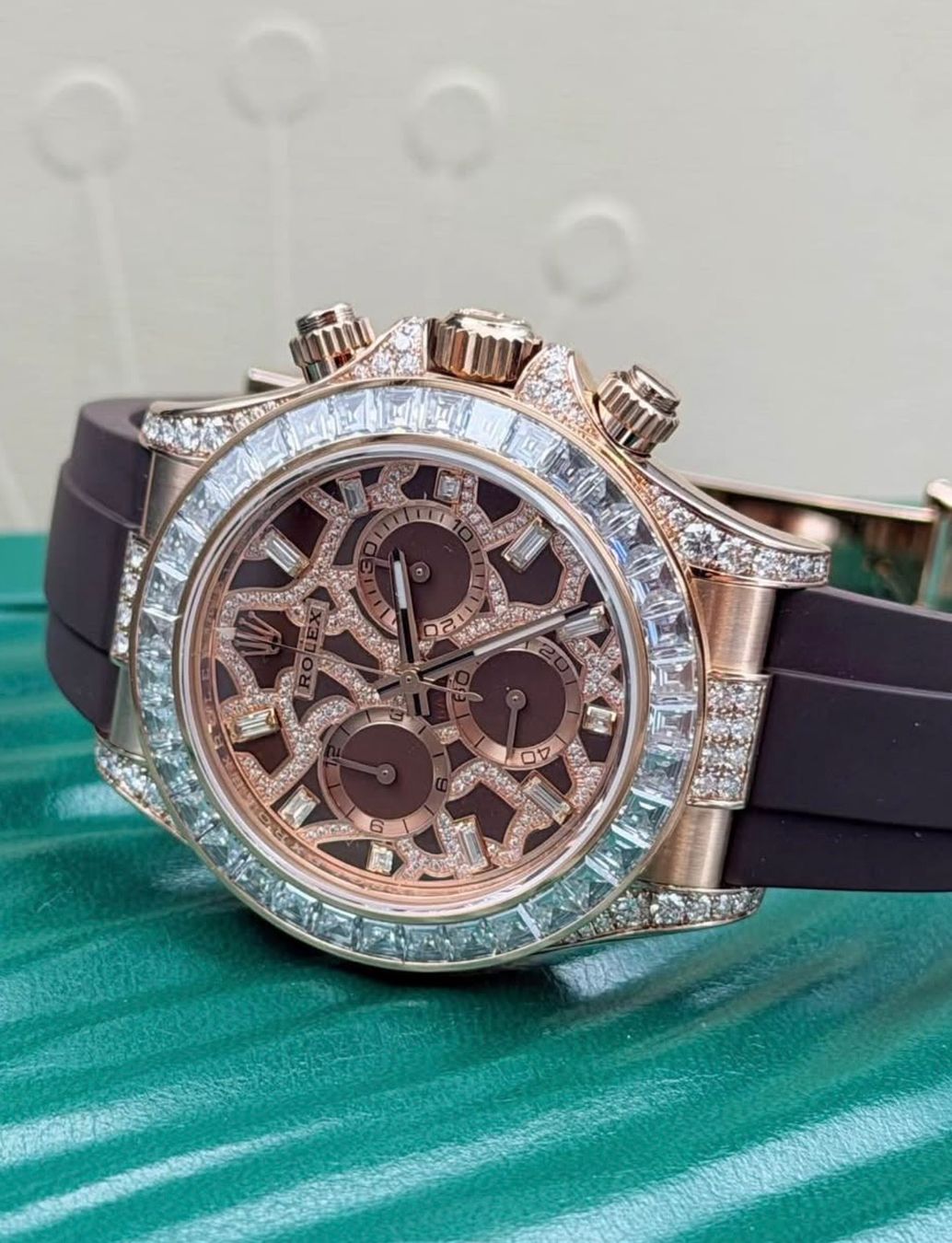 Rolex Montres: Rolex Cosmograph Daytona ref. 116515LN Full set 2022 – D'occasion à La Corbaz par ts5_567x 2