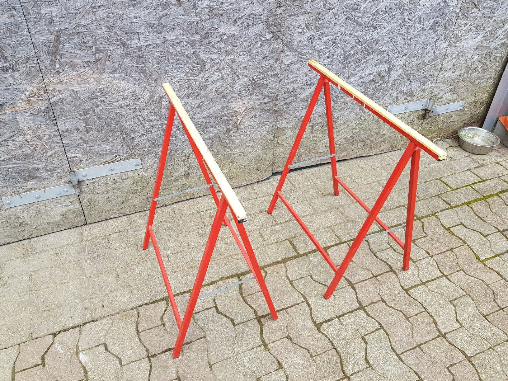 Sonstige Dekorationen & Accessoires: Top Zustand: 2x Bock / Sägebock / Rot, Stabil! – Gebraucht aus Brunnadern von p..... 2