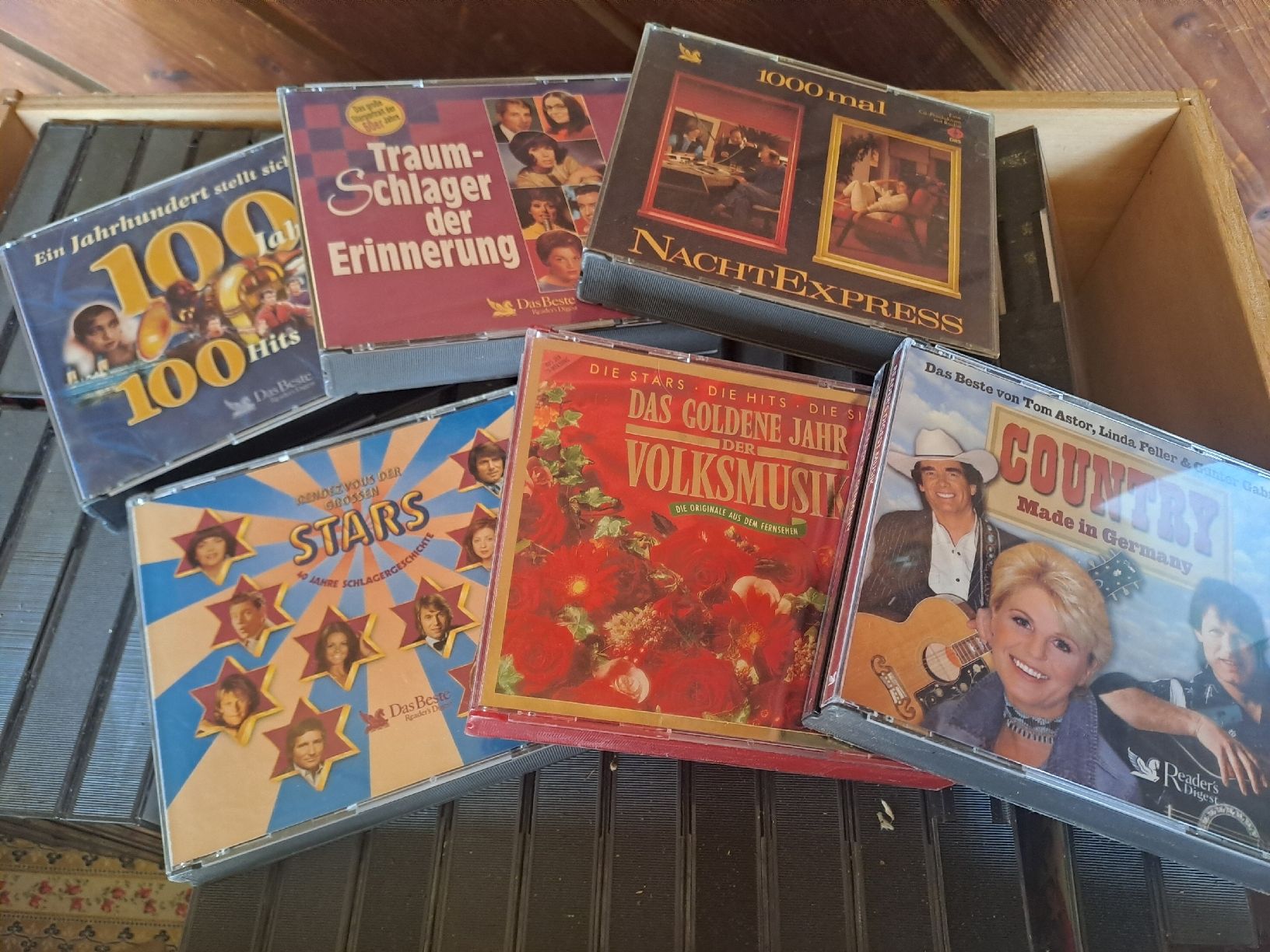 CDs: 2 Schubladen mit älteren Schlager CD's – Gebraucht aus Uetendorf von Essiggurken