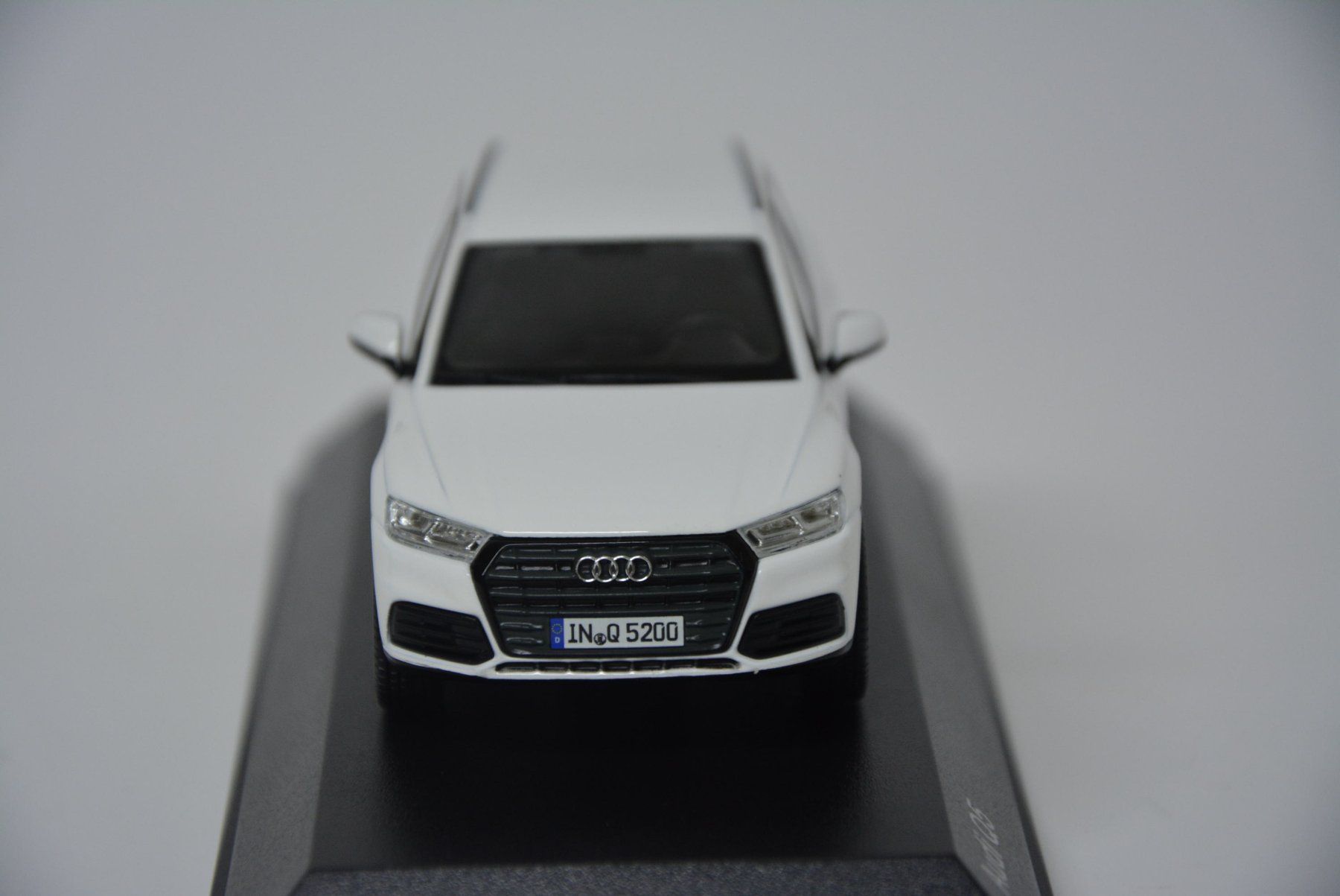 Audi Modellautos: Audi Q5  2016 , Ibisweiss , 1:43 – Neu und originalverpackt aus Goldach von Feivel9 3