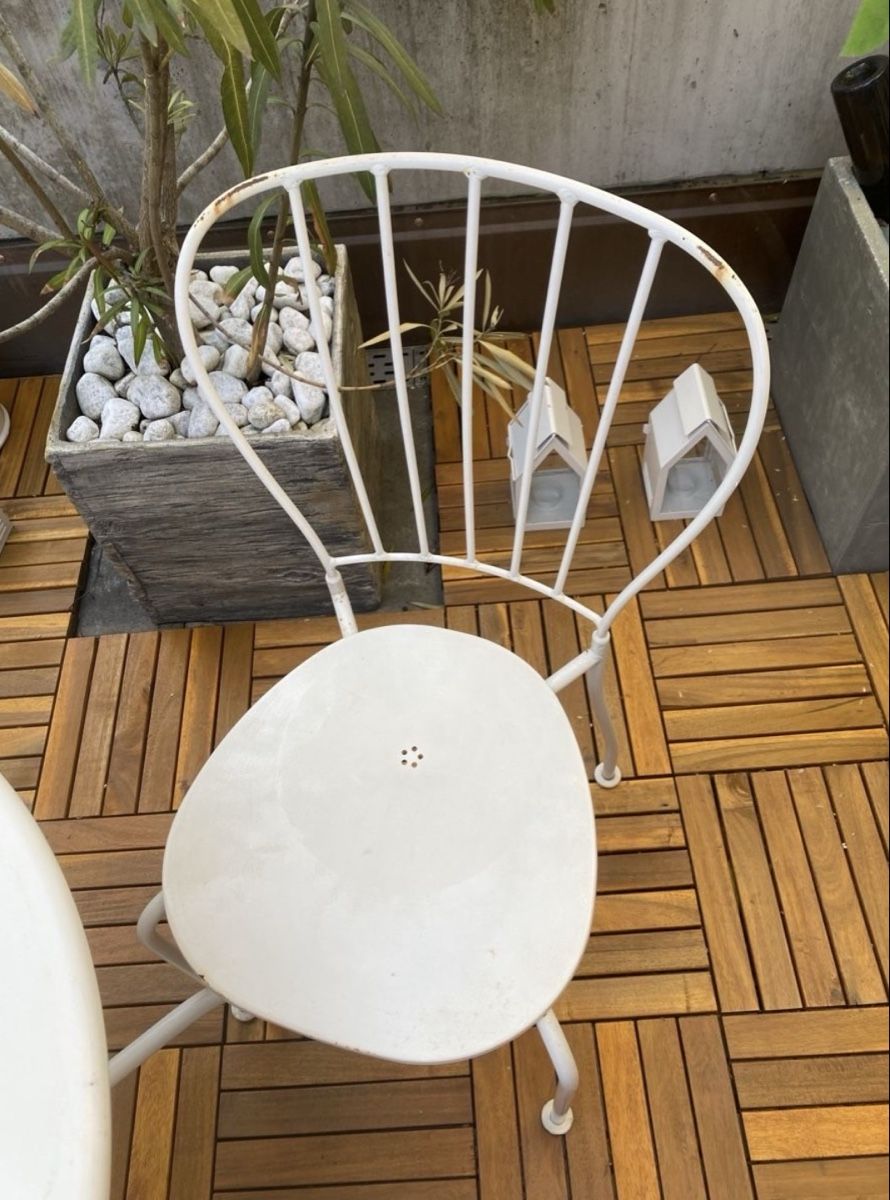 Set di tavolo e panche: Gartenset - Tisch mit Stühlen – Usato da Trin Mulin venduto da leea.c 2