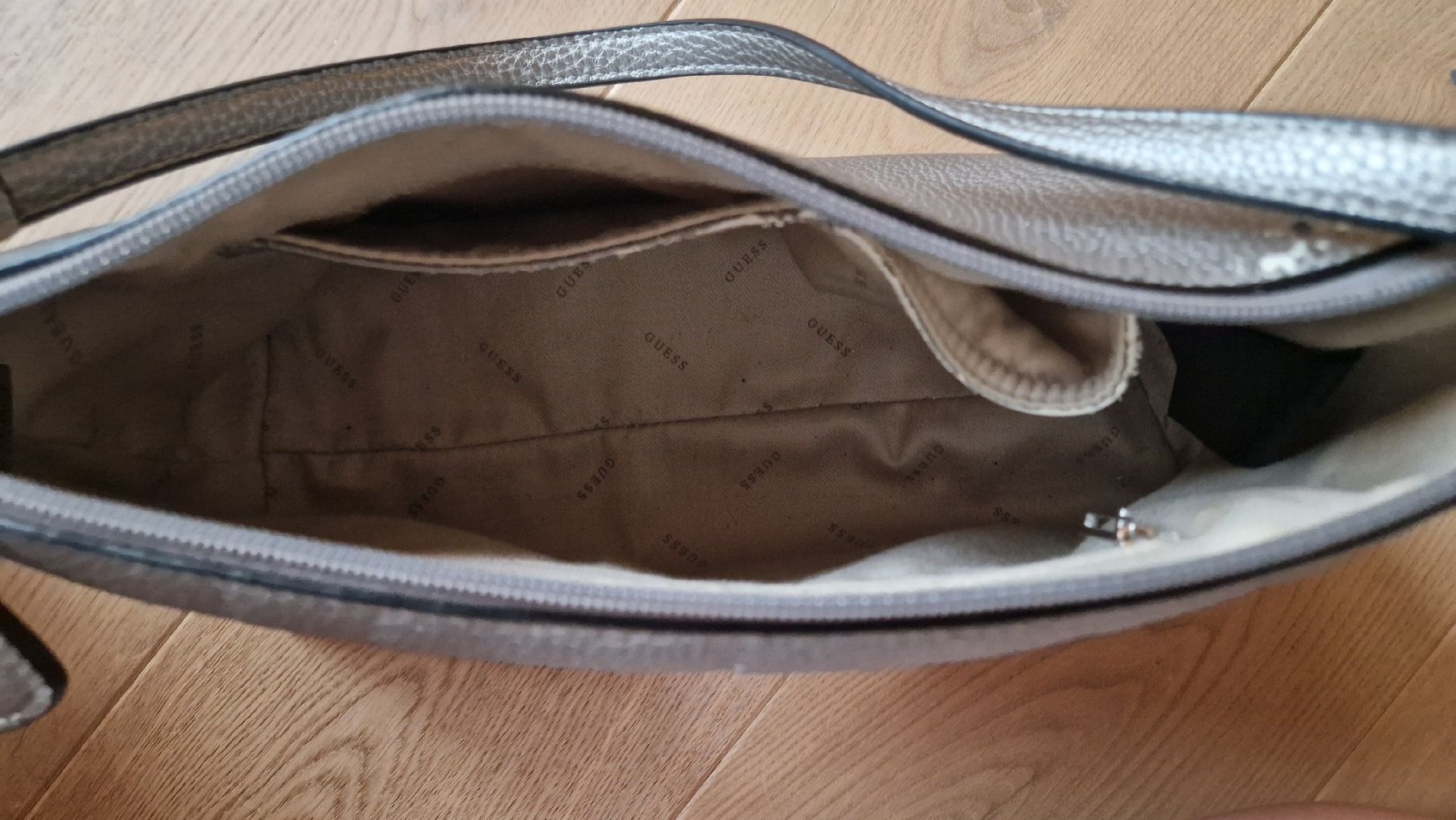 Guess Borse da donna:  2 in 1 Guess Shopper Tasche – Usato da Mellingen venduto da BiBi.16 5