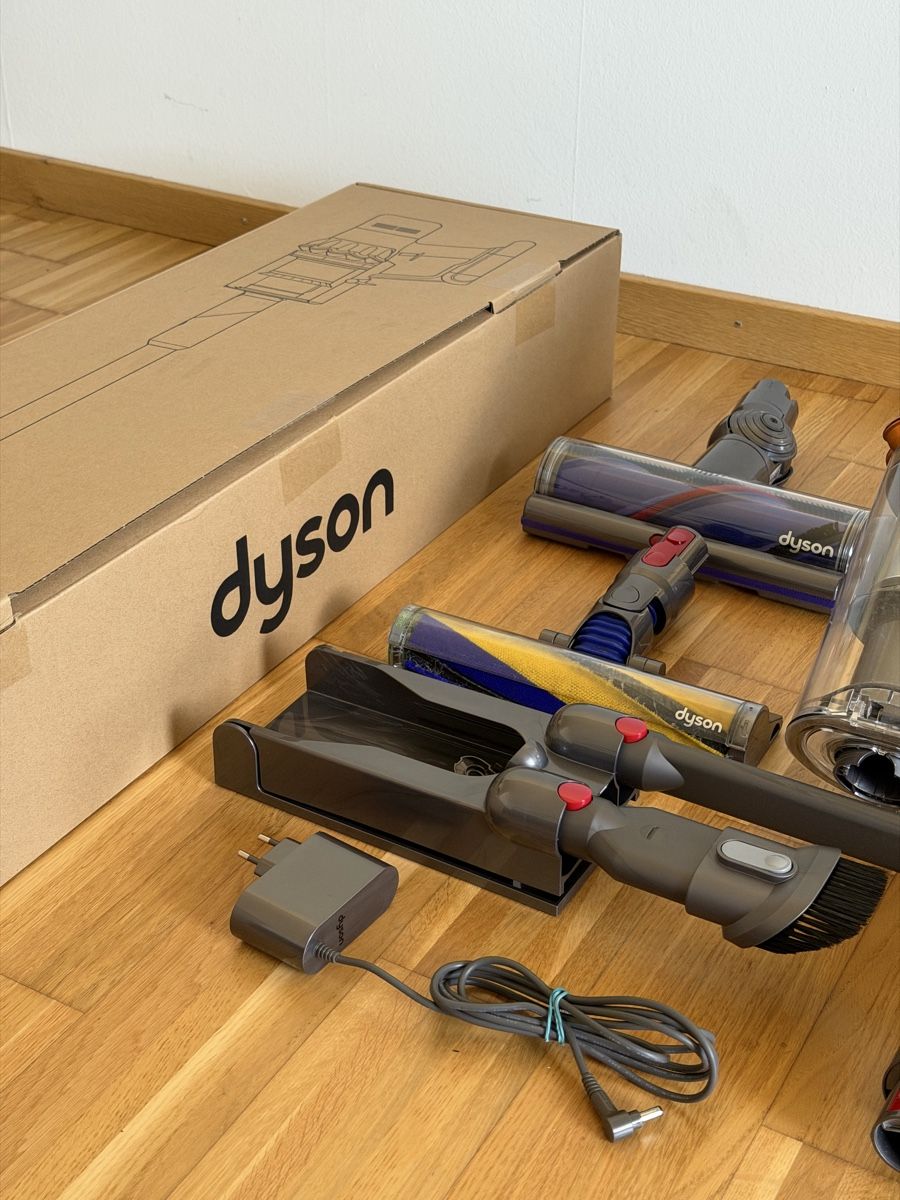 Dyson Aspirapolveri & Accessori: Staubsauger Dyson V15 Absolute Detect  – Usato da Luterbach venduto da wwak47 1