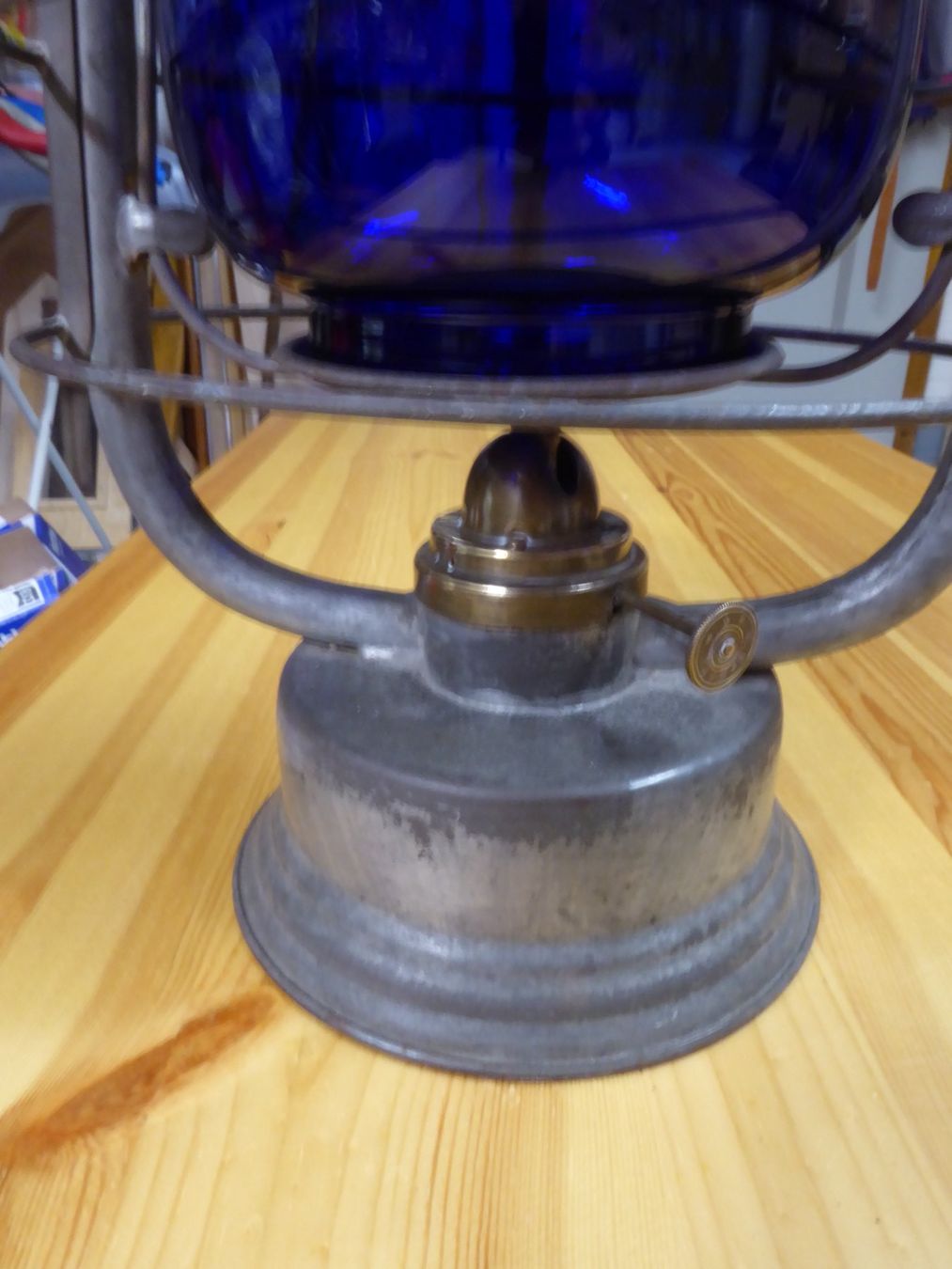 Lampade: Petrol Handlampe mit blauem Glas – Usato da Mühleberg venduto da Pumori 3