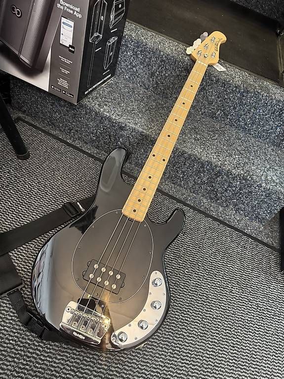 Musikinstrumente: Basse Musicman Stingray 3 US – Gebraucht aus Morges von GvnMusic 1