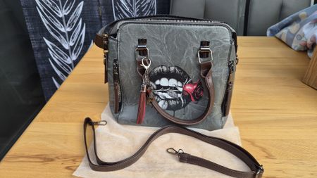 Damen Handtasche grau Motiv Lippen neu mit Umhängegurt