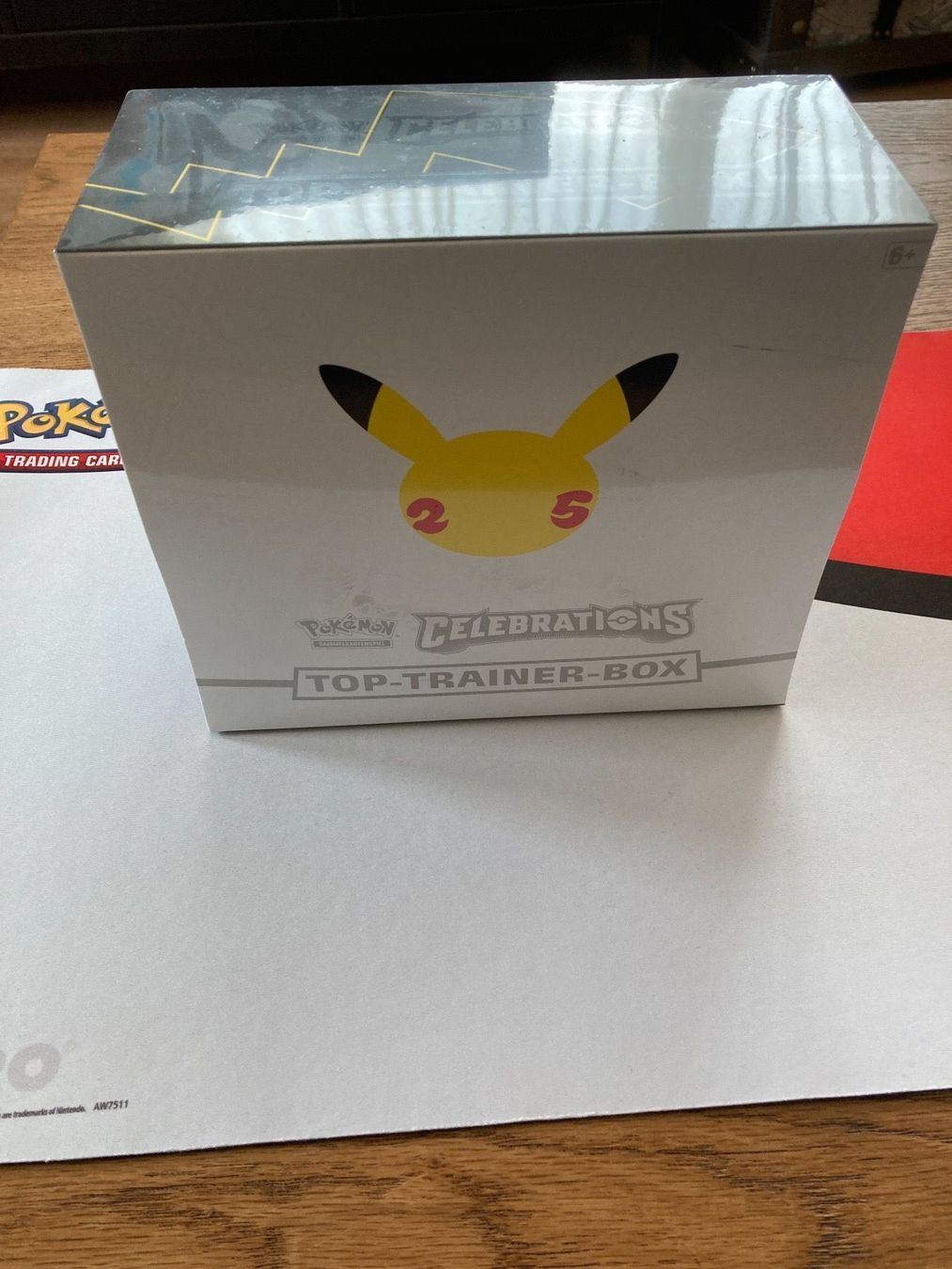 Pokémon Sammelbilder & Trading cards: Pokemon Celebrations Top Trainer-Box DE – Gebraucht aus Küssnacht am Rigi von Ebikoner