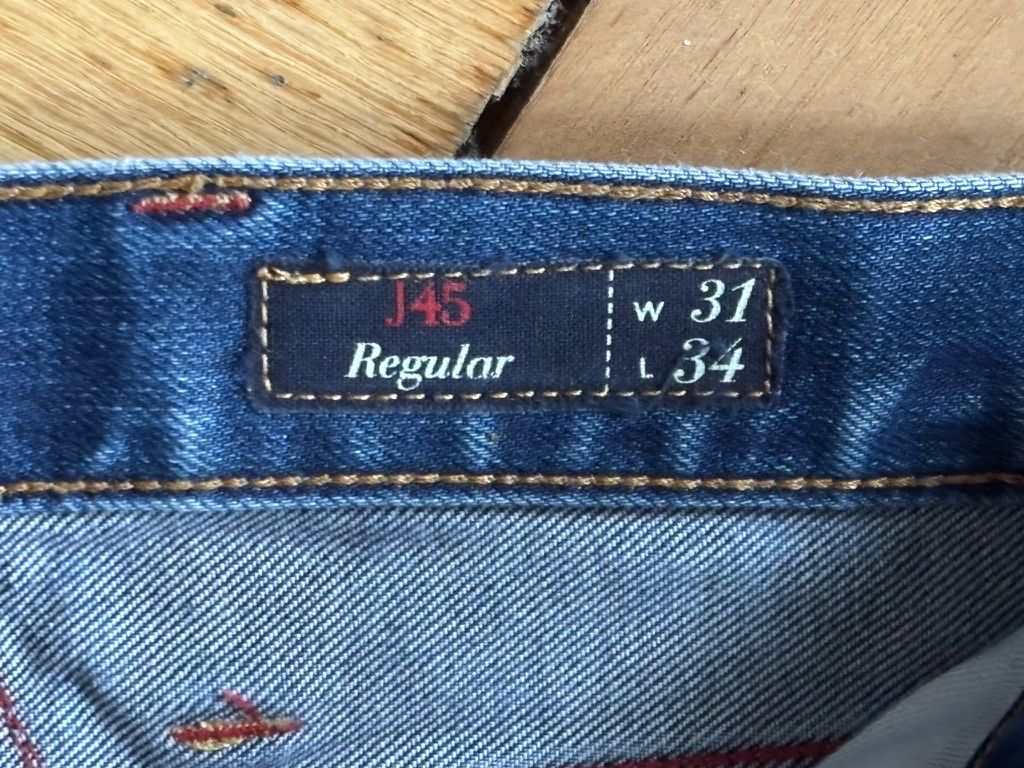 Armani Jeans: Armani Jeans regular - W31 / L34 – Usato da Grosshöchstetten venduto da all_v9d5 3