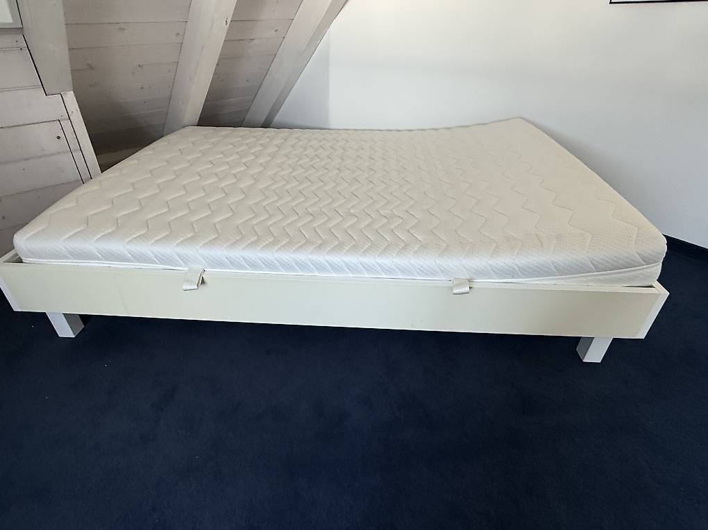 Letti: Weisses Bett inkl Lattenrost 140 – Usato da Bassersdorf venduto da Buesler7 2
