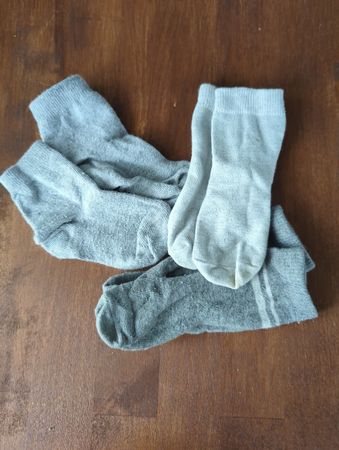 3 Paar graue Kindersocken, Grösse 23
