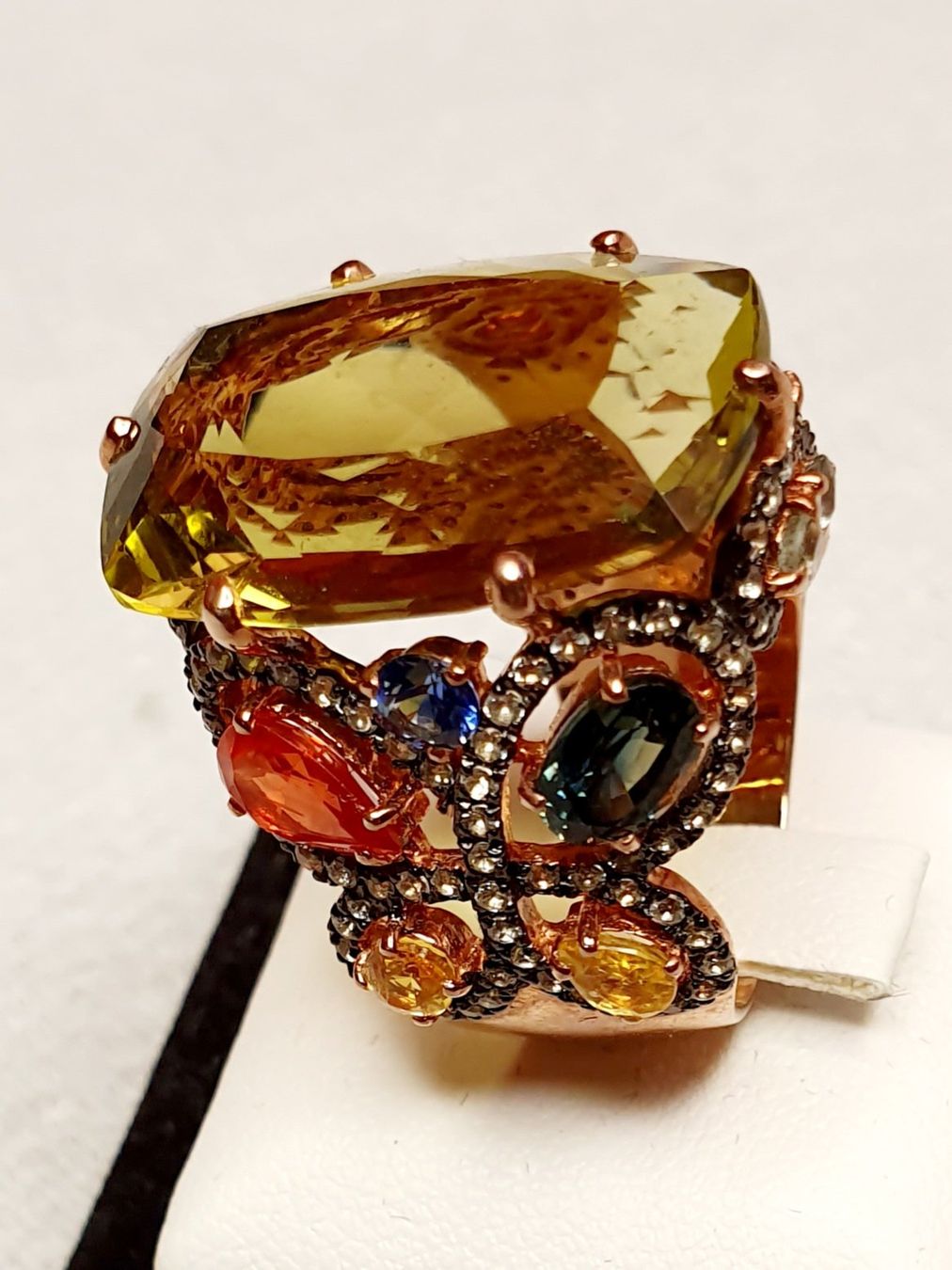 Anelli: Verspieltes Statement Ring mit Zitrin und Edelsteinen – Nuovo e nell'imballaggio originale da Zürich venduto da adriben 1