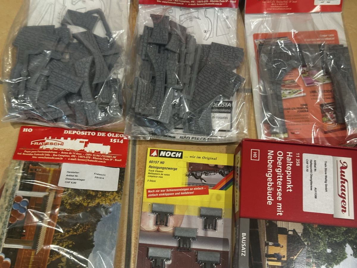 Modellini di ferrovie: Riesiger H0 Posten mit Häuser usw. NEUWARE ab 19.- – Usato da Sennwald venduto da HARO-Import 7