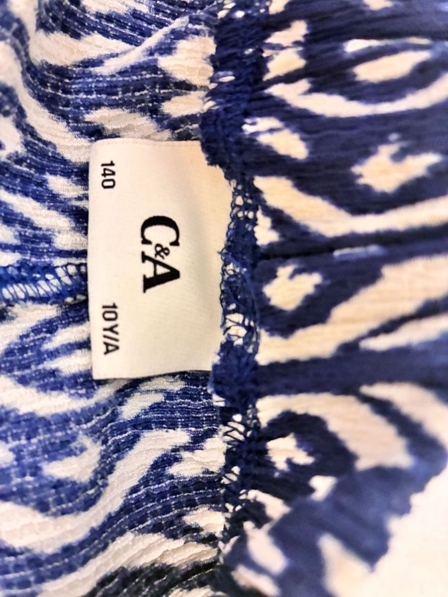 Lotti & Set di vestiti: Paquet de 5 Habits= 2 bas; 1 haut sans manche; 2 pull  – Usato da Fribourg venduto da Veronique22