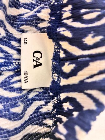 Paquet de 5 Habits= 2 bas; 1 haut sans manche; 2 pull 