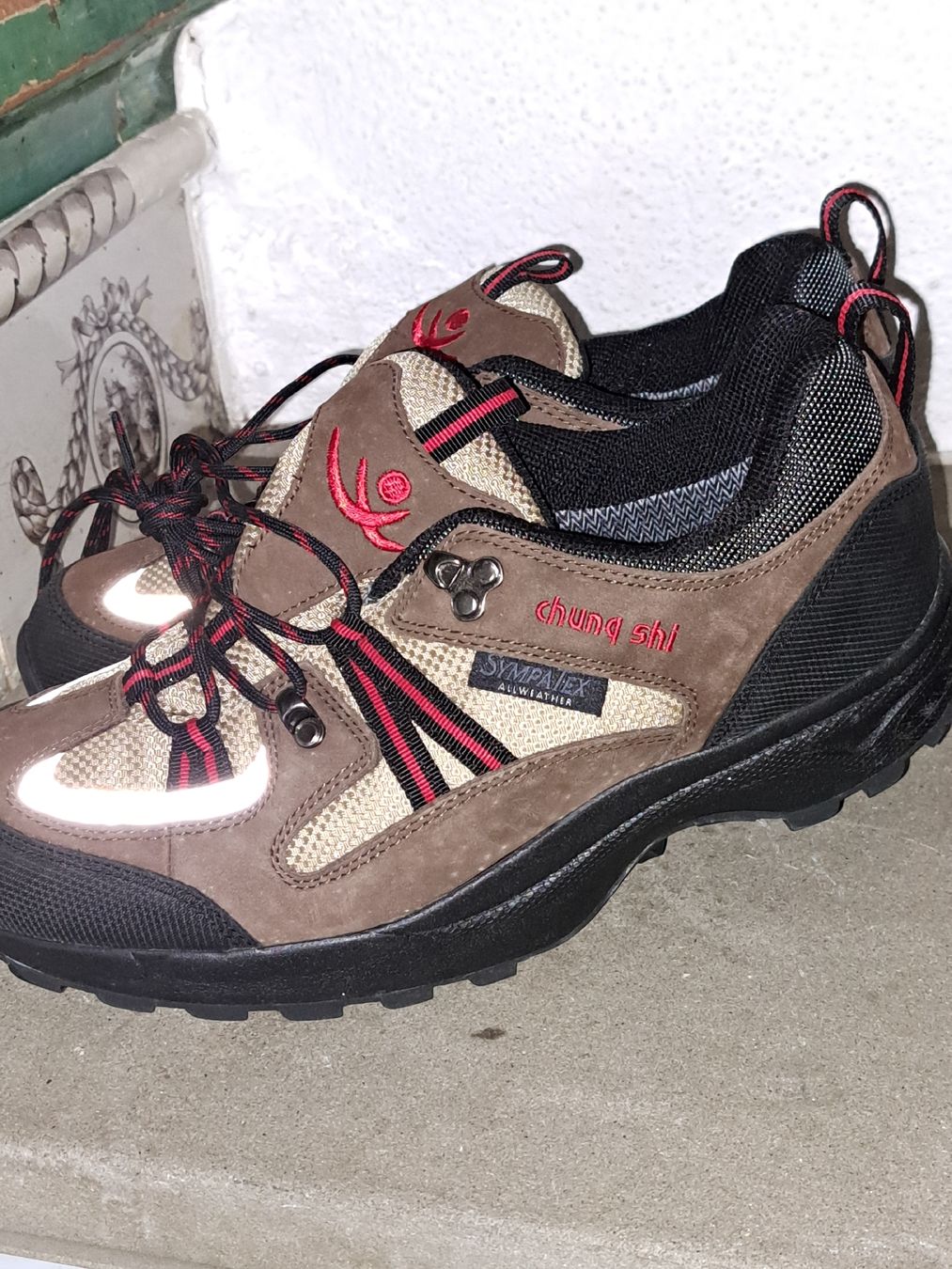 Scarpe da uomo: Chung Shi Wanderschuhe Gr. 43, neuwertig  – Usato da Kölliken venduto da Upcycling-by-Mc-TAM 1