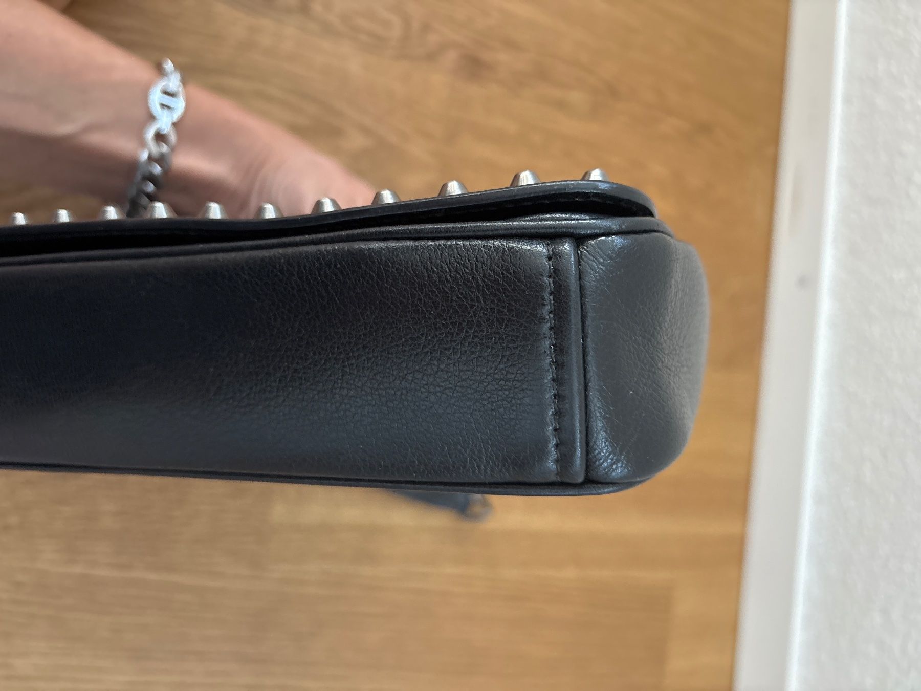 Prada Taschen für Damen: Beautiful black Prada bag with studs – Gebraucht aus Küssnacht am Rigi von s_vndn 8