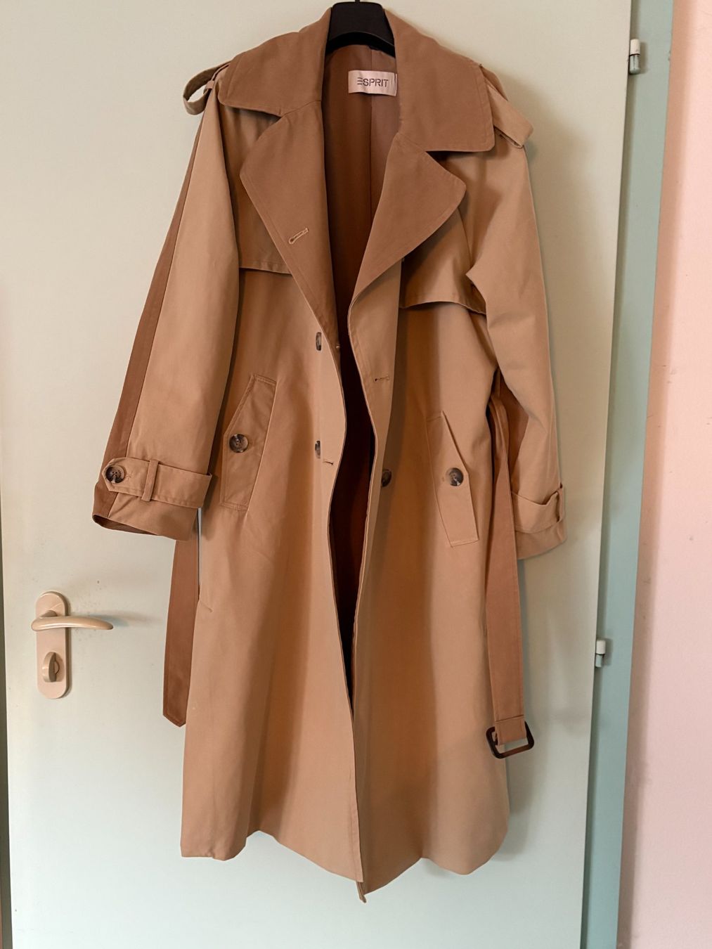 Esprit Cappotti: Trench-coat ESPRIT bicolore beige, mi-saison – Usato da Cudrefin venduto da esylram