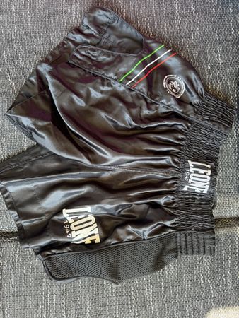Diverse Thaiboxhose / Kickboxhose Top Zustand Grösse M