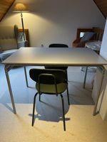 Metalltisch mit 4 gepolsterten Stühlen, ideal für PC, Küche
