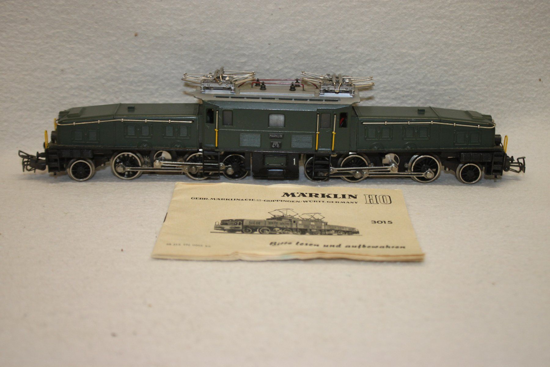 Märklin Modellini di ferrovie: Märklin HO Krokodil 3015 – Usato da Thun venduto da Eika43