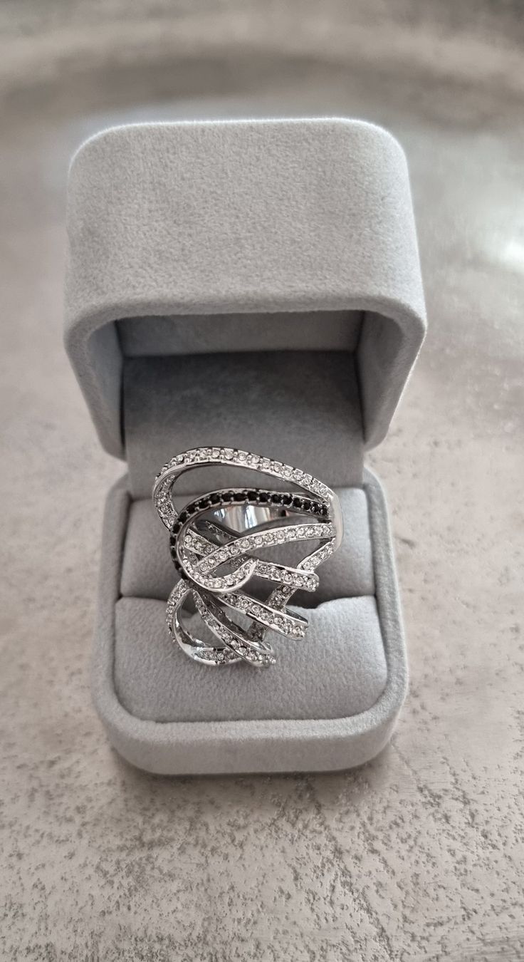 Swarovski Anelli: Ring-versilbert,schw./weiss/Swarovski – Nuovo e nell'imballaggio originale da Frauenfeld venduto da Bleeddragon 2