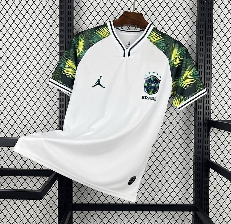 Canottiere & Pantaloni: Brasilien Trikot – Usato da Biel/Bienne venduto da Bolagol9