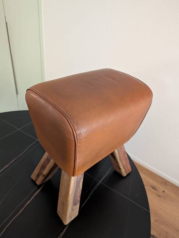 Sgabelli: Echtleder Hocker / Sitzhocker  Vintage Leder & Holz – Usato da Bern venduto da Sebastian1995 1