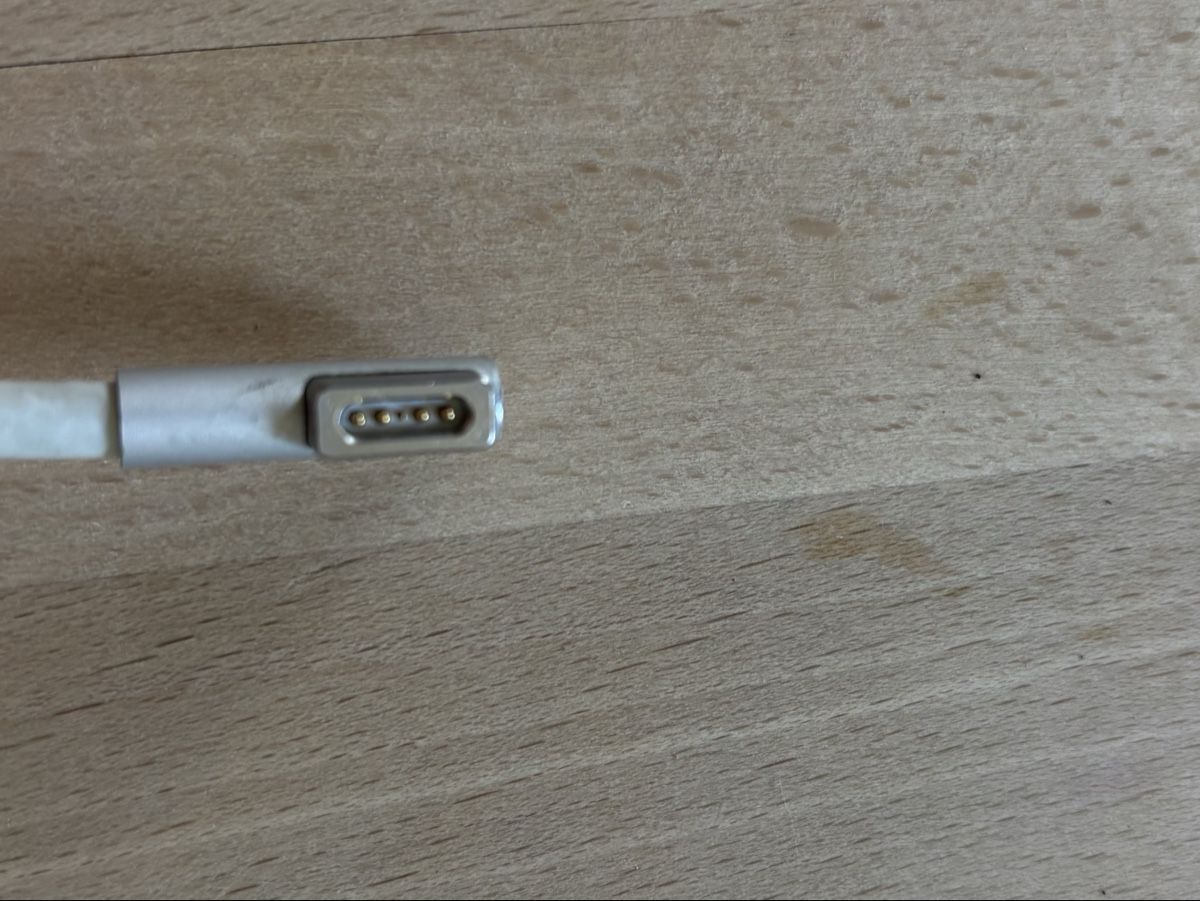 Apple Cavi: Apple MacBook MagSafe 2 Netzteil 60W gebraucht – Usato da Winterthur venduto da ActionDiscmac 1