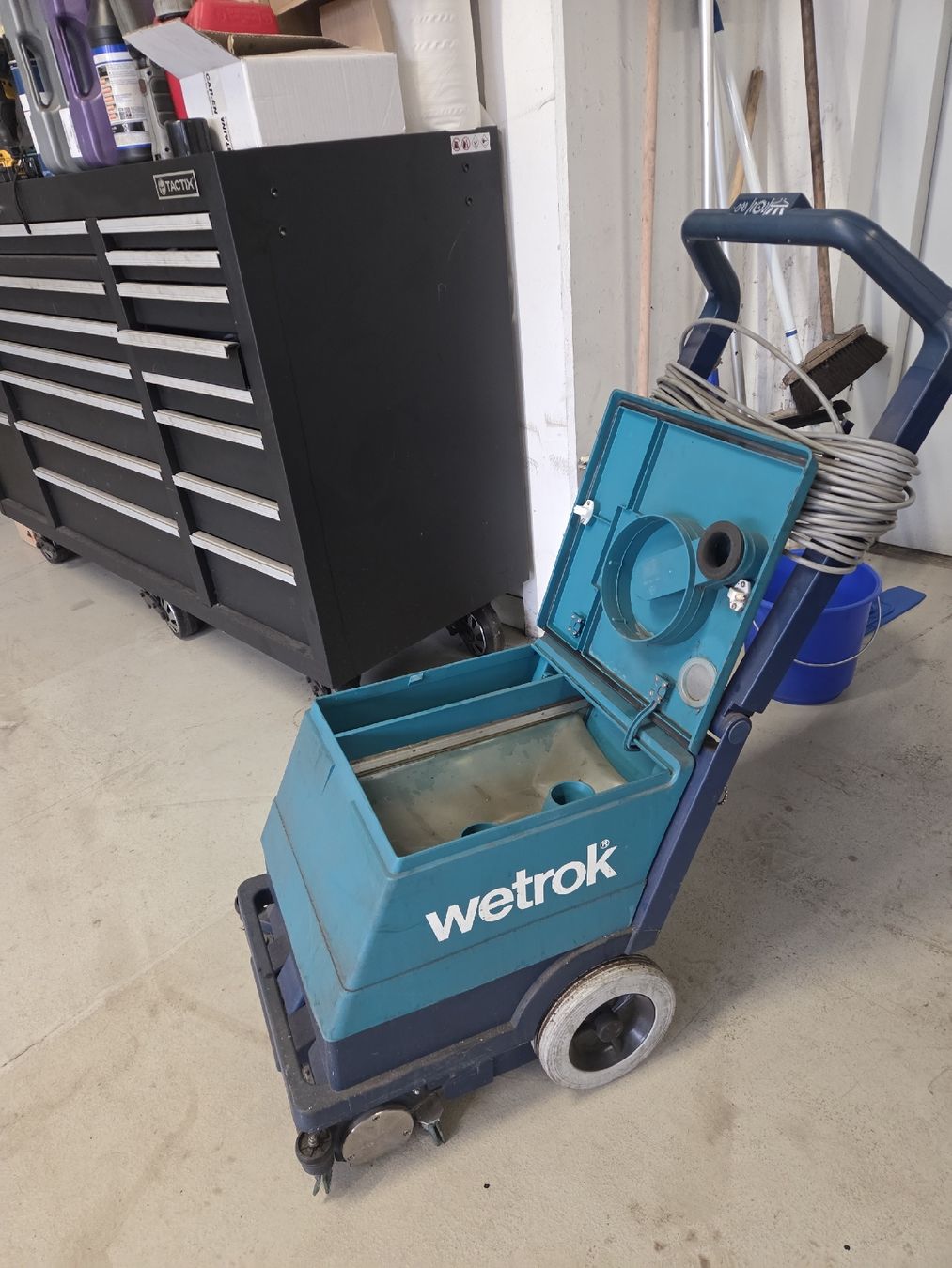 Wetrok Tutte le macchine: Wetrok Reinigungsmaschine – Difettoso da Beromünster venduto da Marsidarsi77