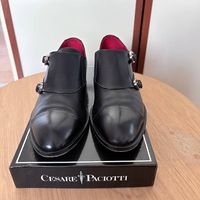 Scarpa da donna nere con doppia fibbia di Cesare Paciotti
