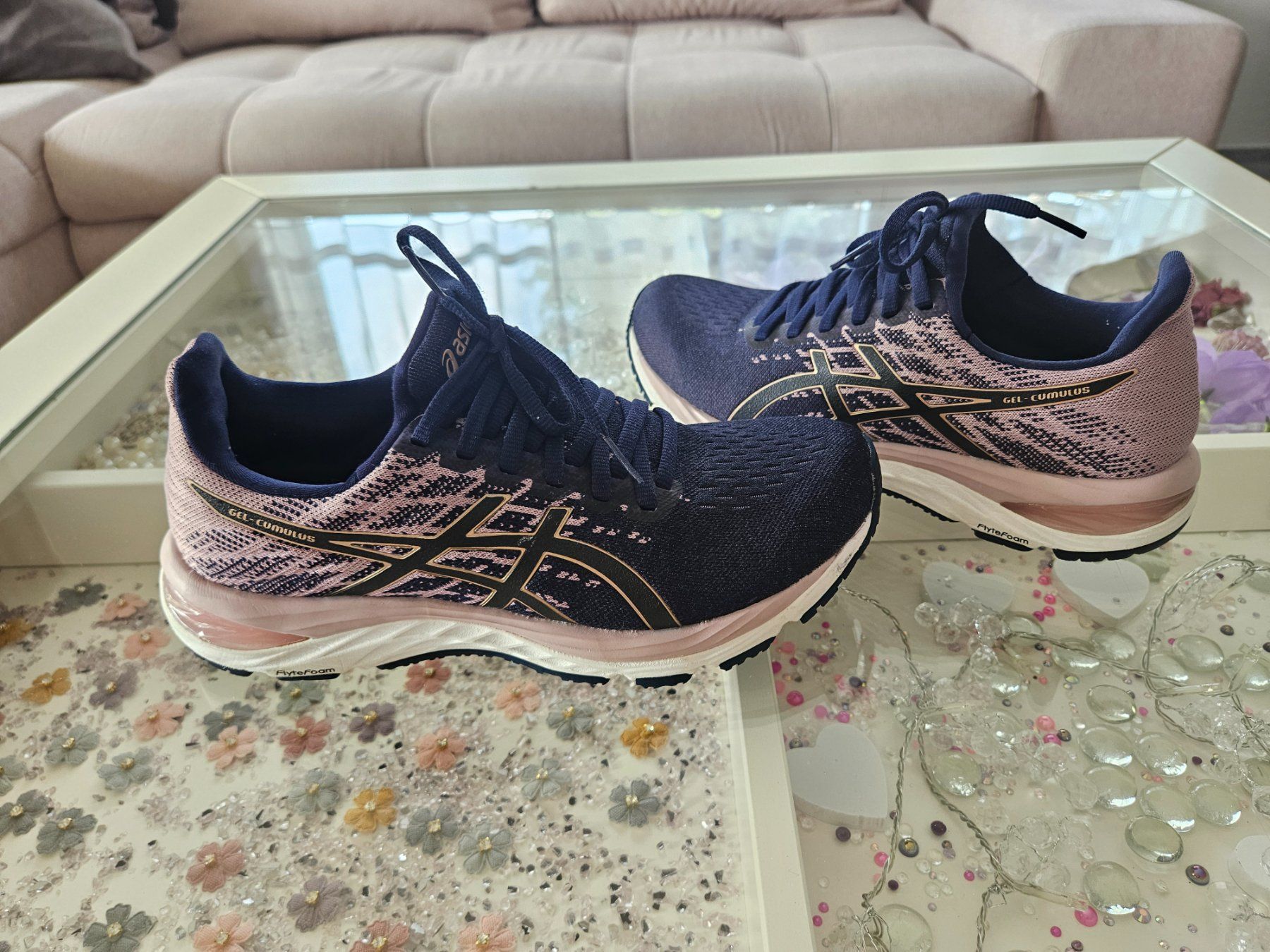 Asics Scarpe da donna: Asics Damen Laufschuhe Grösse 39 – Usato da Unterägeri venduto da Sleepbear