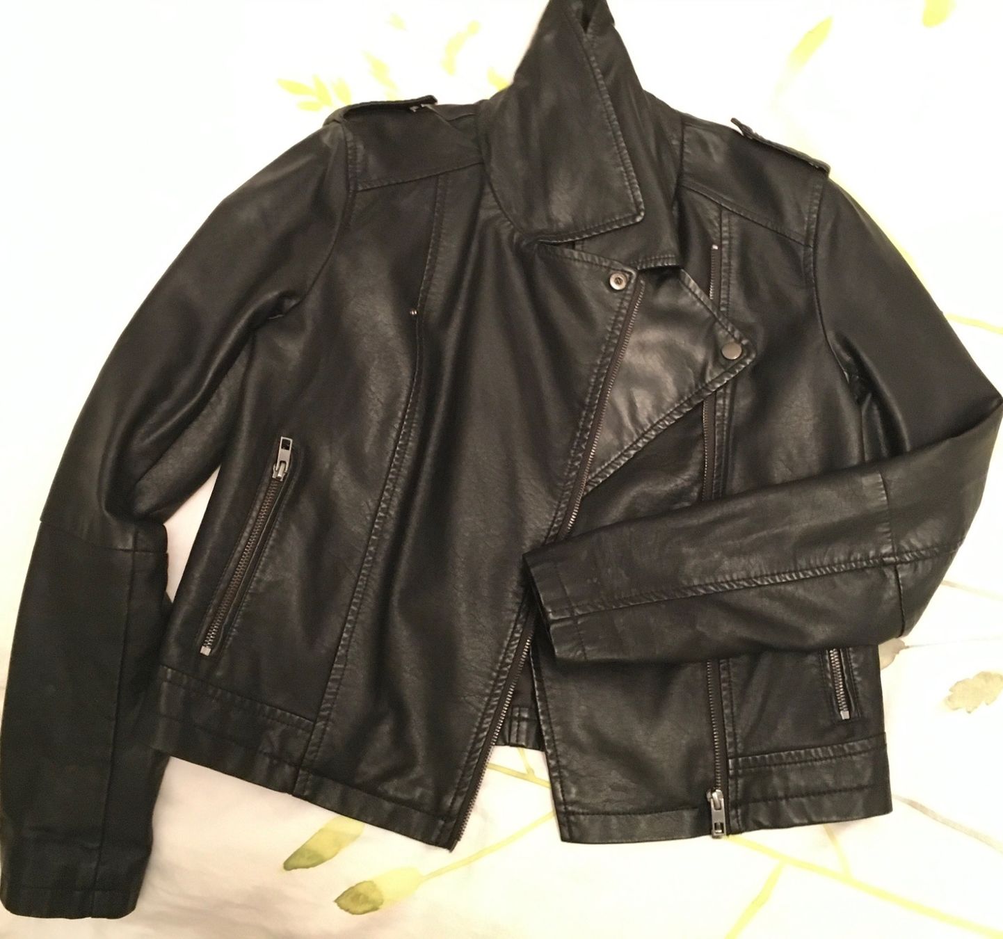Only Vestes: Only   -  Biker Jacke    Gr. 36 kaum getragen – D'occasion à Bern par rewe45 2