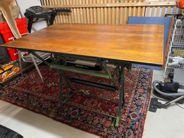 Antiker Konstrukteuren-Tisch / Bar- oder Stehtisch