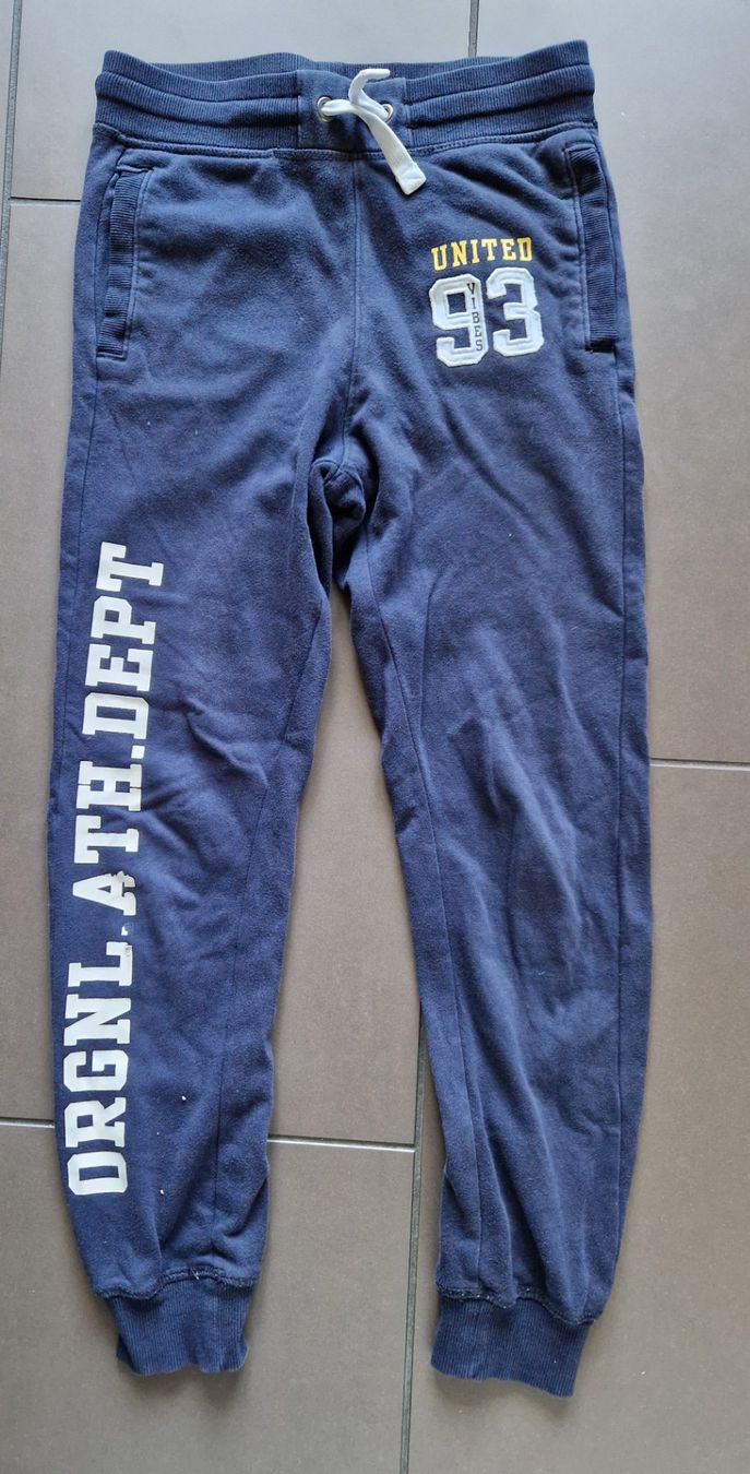 H&M Pantaloni: Kinder Jogginghose Gr. 146 Dunkelblau – Usato da Jona venduto da Loki40