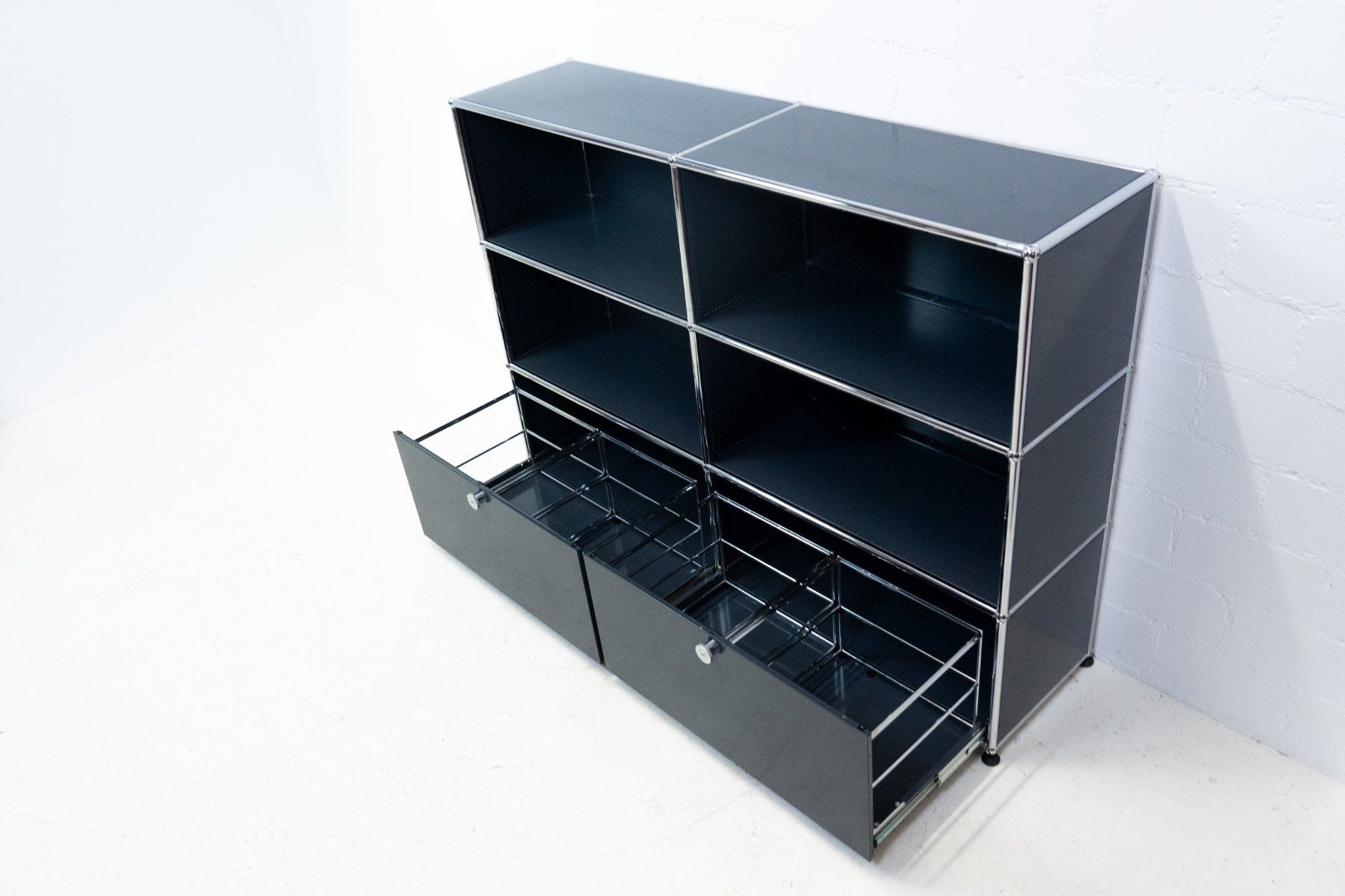 USM Cassettiere: USM Haller Sideboard Anthrazitgrau Nr. 55 Lieferung möglich – Usato da Schaffhausen venduto da Studio-Ara 5