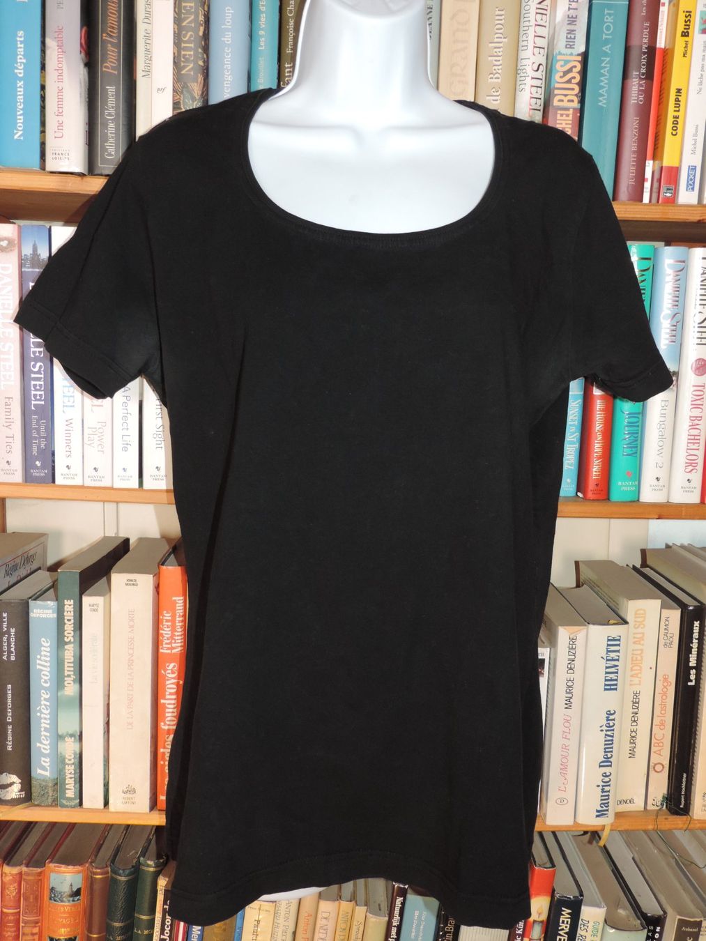 T-shirt: t-shirt stretch noir – Usato da Genève venduto da Axelle333 4