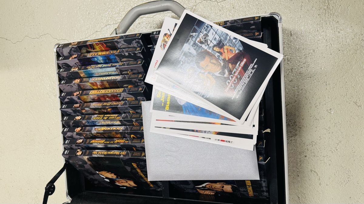 Tutti i DVDs: James Bond 007 Ultimate Edition und eine Tasche Diverse – Usato da Sargans venduto da Svx100 3