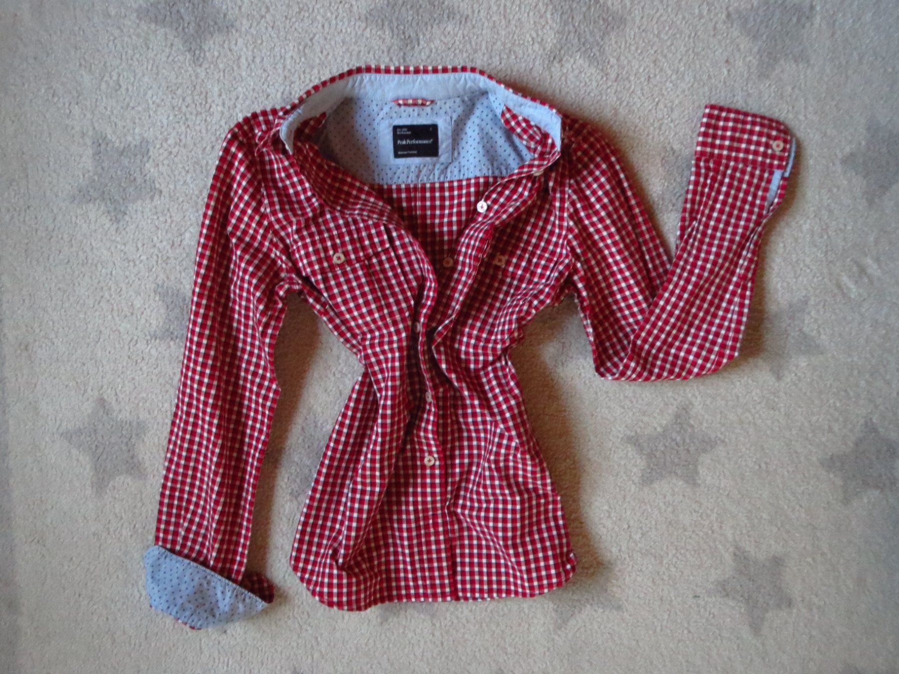 Peak Performance Camicette: NEUWERTIGE PEAK PERFORMANCE Damen Bluse Gr S – Usato da Kiental venduto da Anna8702