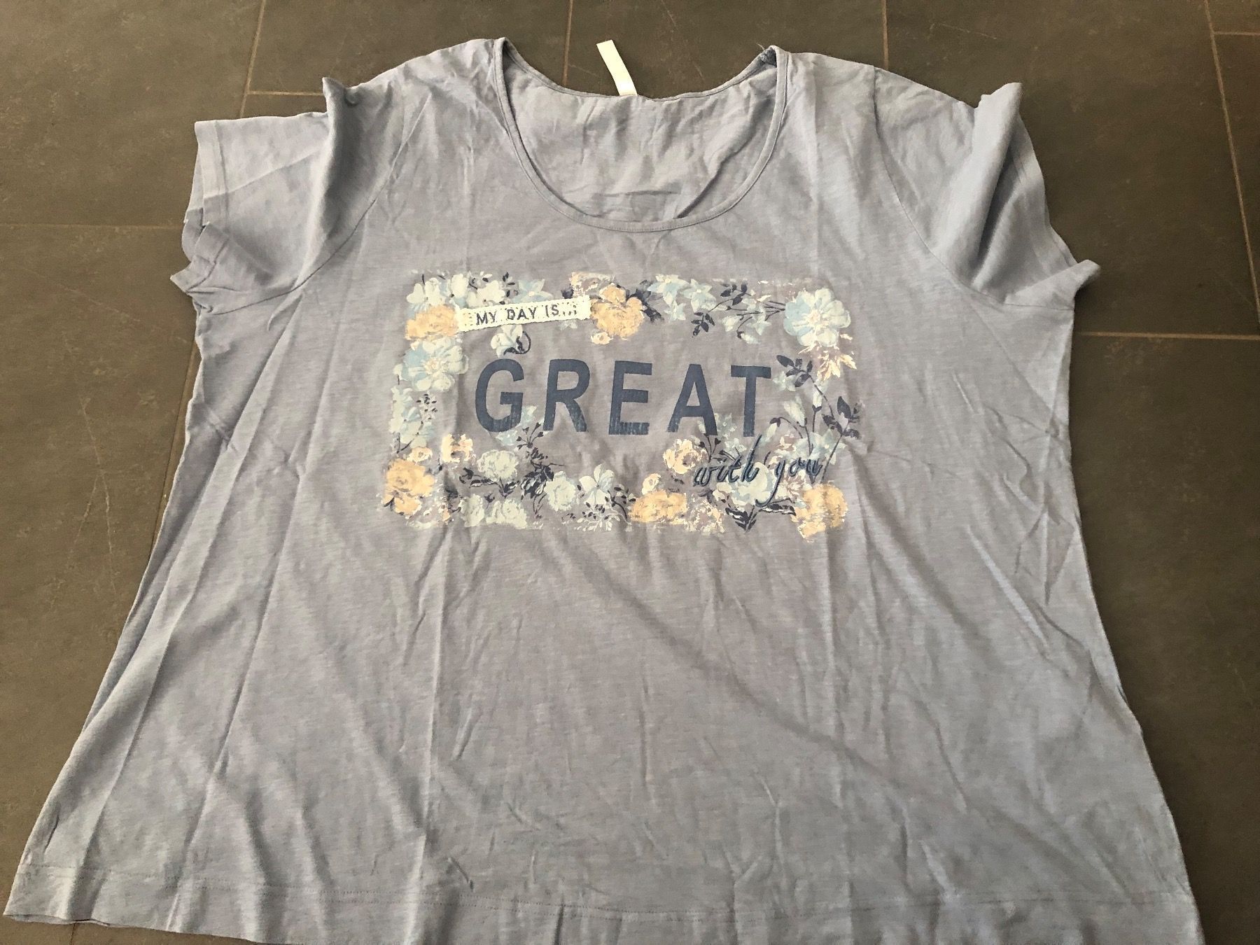 T-Shirts: T-Shirt - Grösse 56/58 - sheego – Neu (gemäss Beschreibung) aus Oberuzwil von jabano