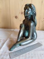 Büste Bronzefigur junge Frau  Signatur Unbekannt