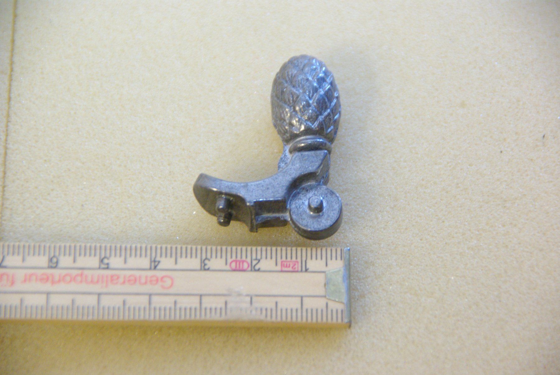 Bicchieri: Bierglasdeckel Öffner - Tannenzapfen ??? – Nuovo (secondo la descrizione) da Herisau venduto da Cevianer1844 3