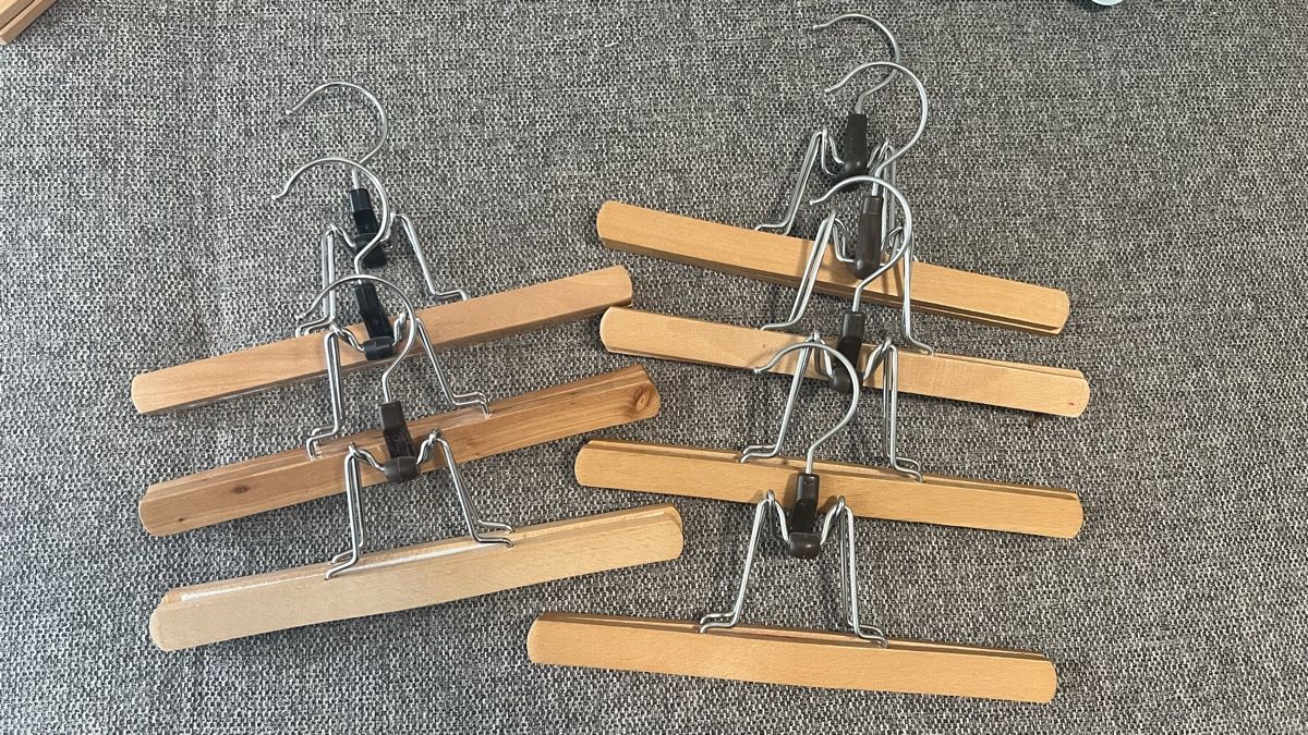 Kleiderbügel: Set 15 Kleiderbügel Holz – Gebraucht aus Zürich von xsy_s55s 1