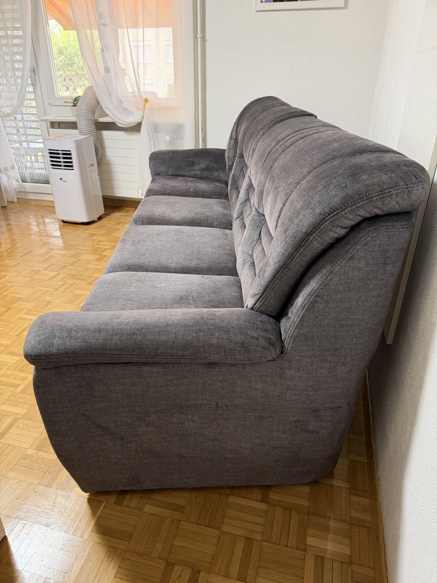 Conforama Sofas: Sofa 4-Platz grau Stoff – D'occasion à Wohlen AG par tiperio 5