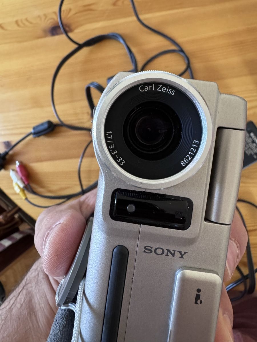Sony Videocamere: Caméscope Sony Handycam Vision – Usato da Vésenaz venduto da Angela.C3 8