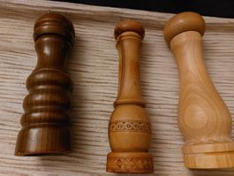 lot 3 Poivrier en bois,  manuelle