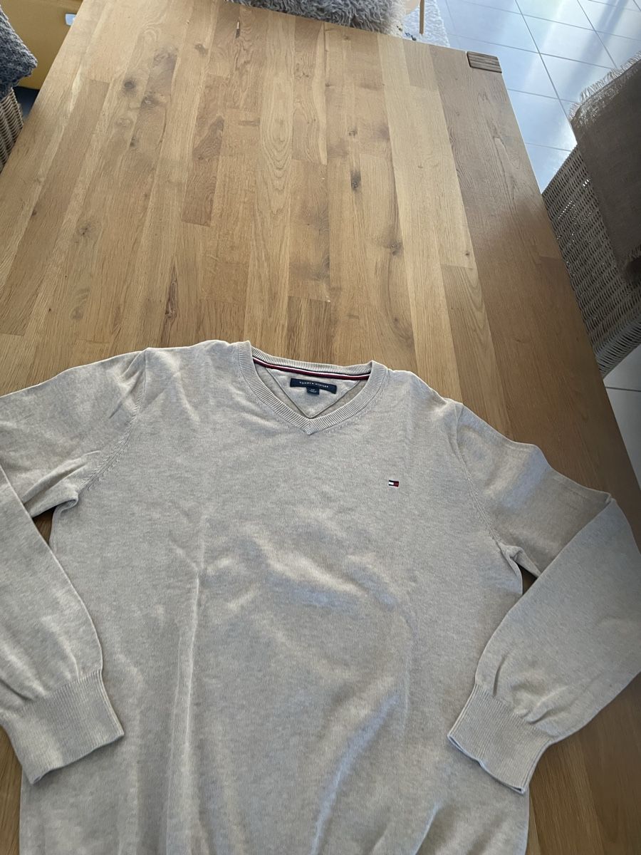 Tommy Hilfiger Pullover & Sweatshirts: Tommy Hilfiger Pullover V-Ausschnitt beige Grösse L – Gebraucht aus Dübendorf von jlu_r7hz 2