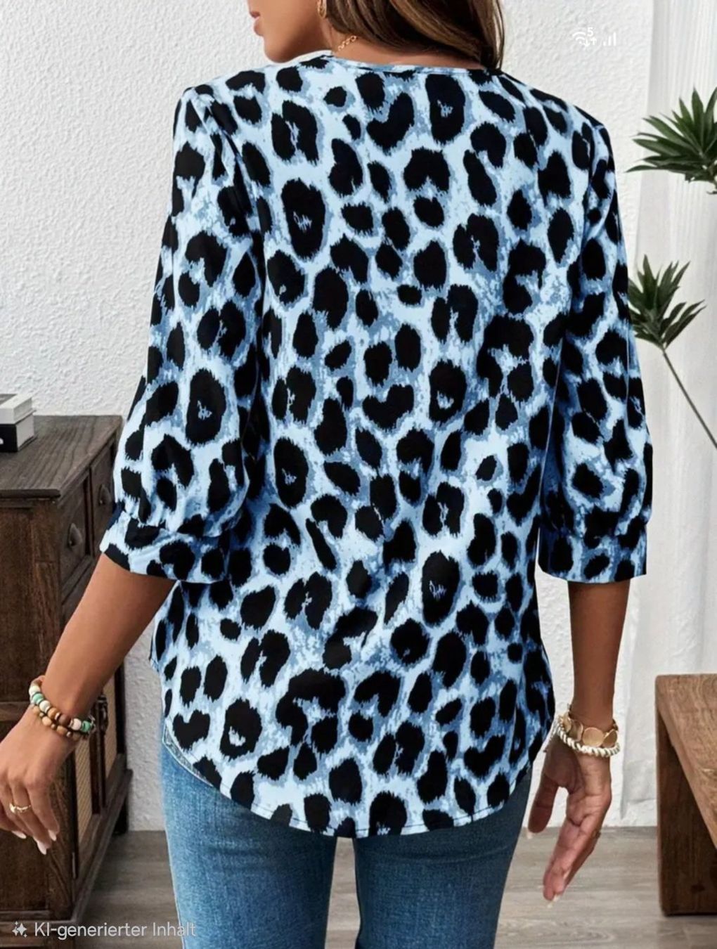 Chemisiers: Bluse in Leo Muster Blau m Knopf – D'occasion à Niederbipp par Trude04 3