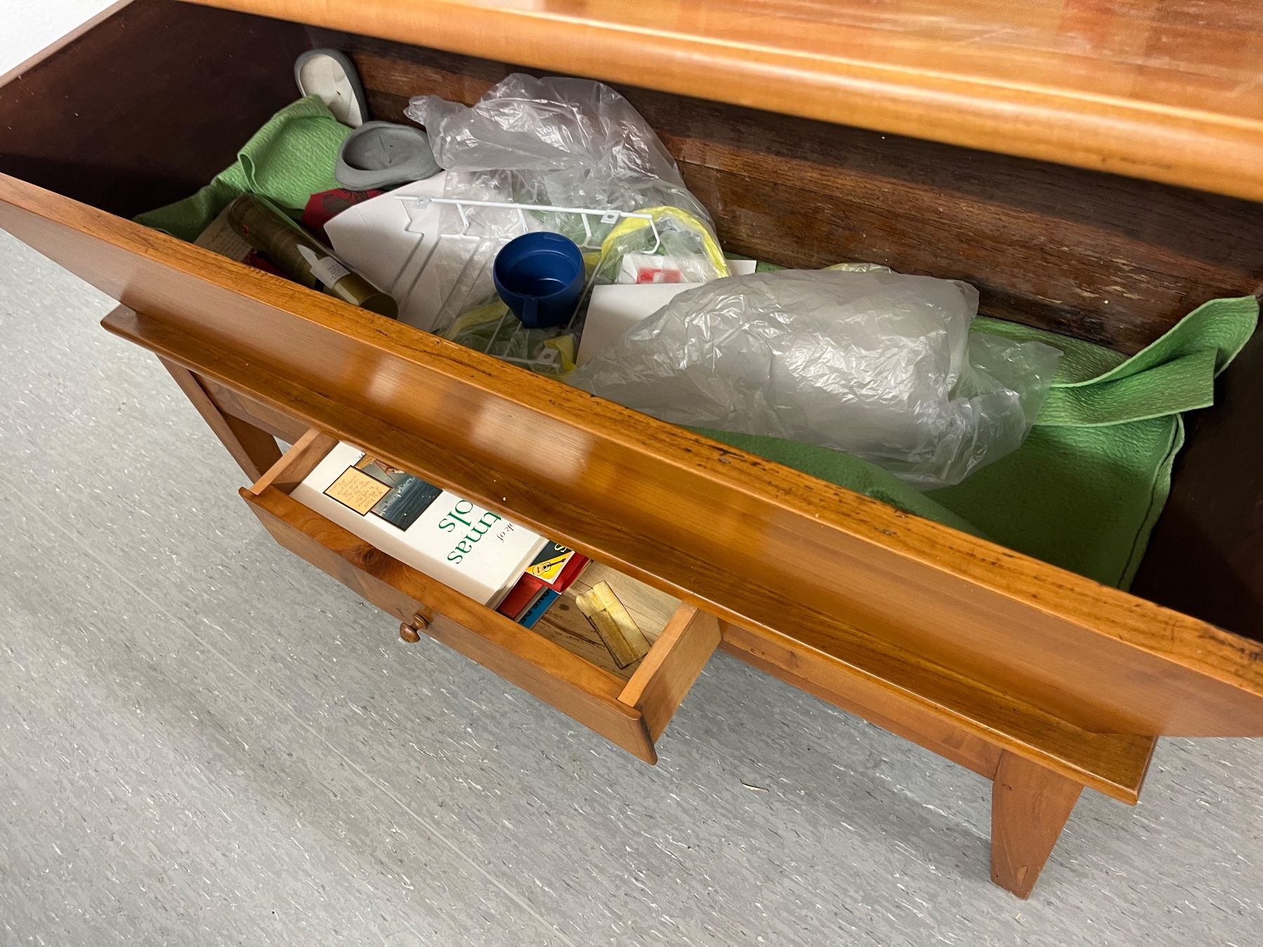 Truhen: Truhe / Bahut – Gebraucht aus Zürich von Hphn 1